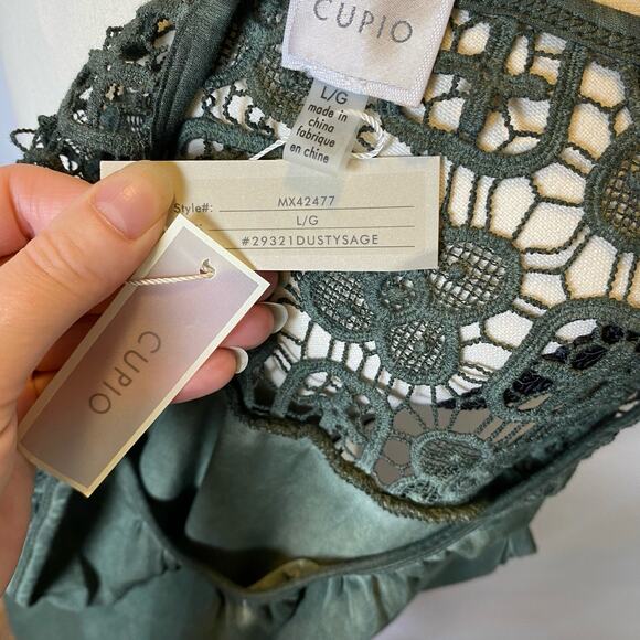 Cupio Dusty Sage Embroidered Back Slit Tank Top Shirt Size Large Womens - Picture 9 of 11